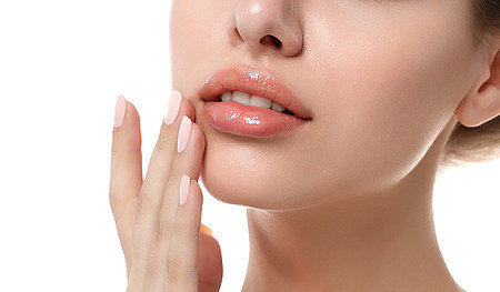 Как поднять опущенные уголки губ